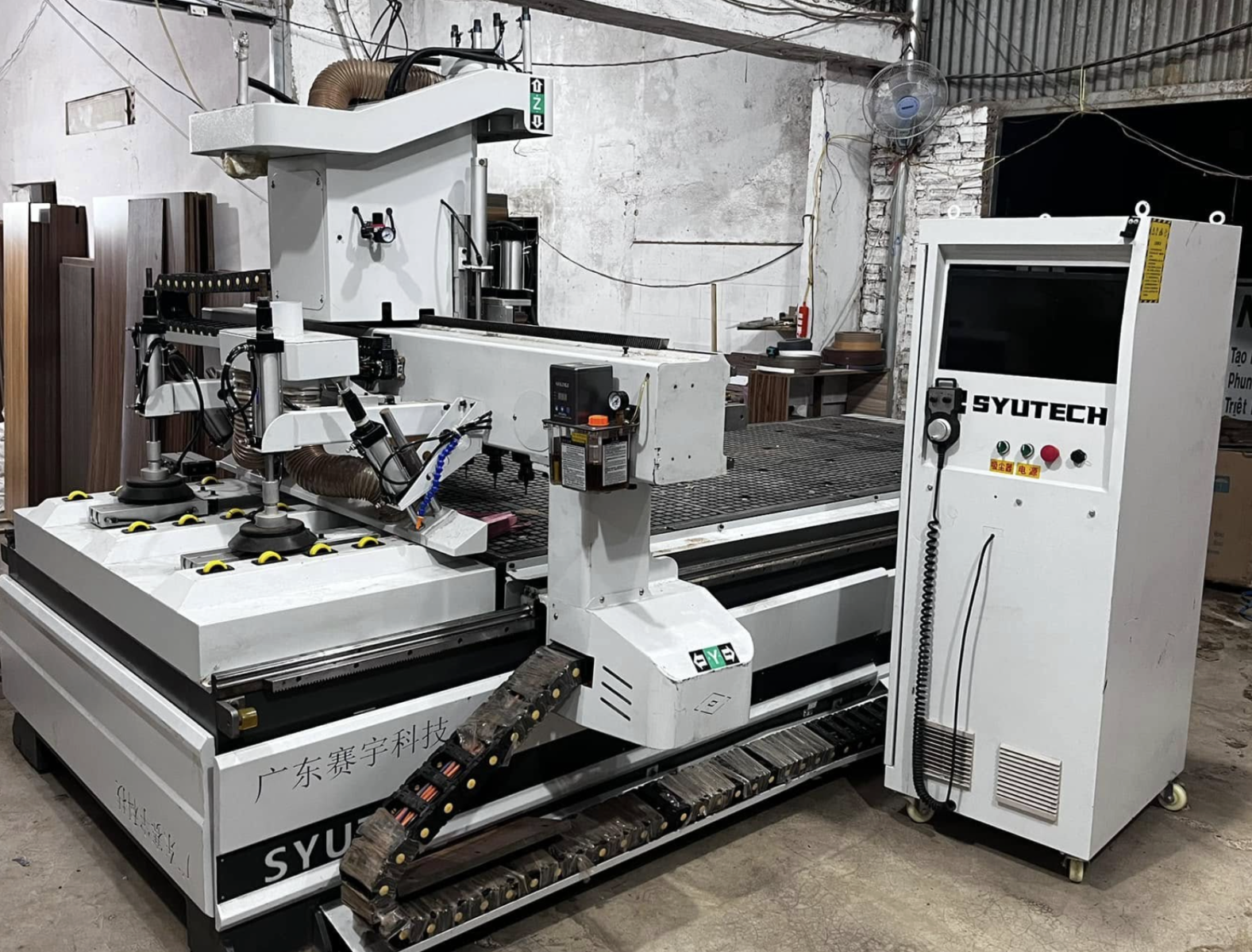 Cấu tạo máy CNC 1325
