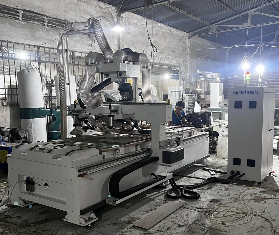 Máy CNC router 1 đầu thay dao tự động
