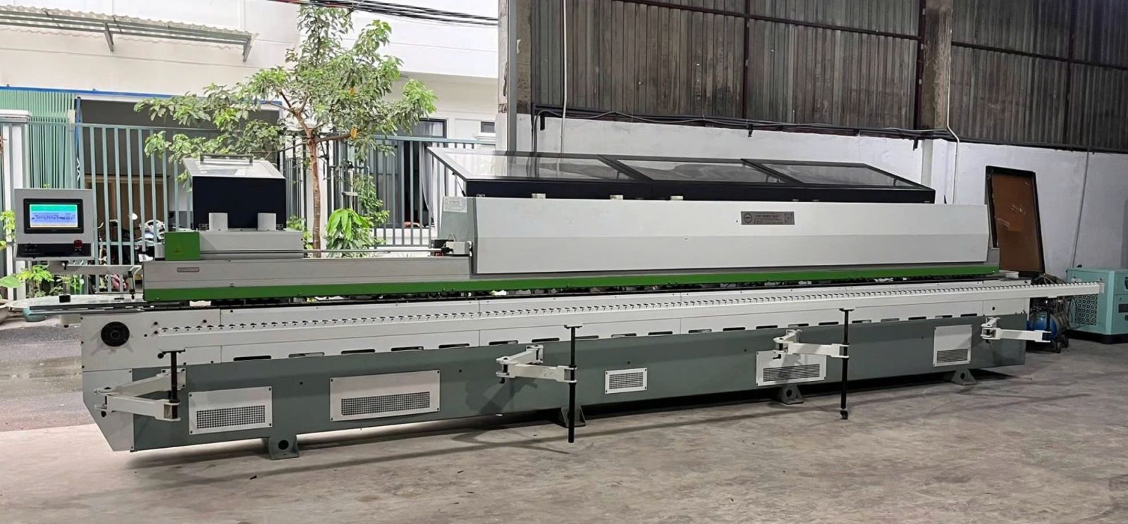 Máy dán cạnh cho xưởng nội thất mới mở