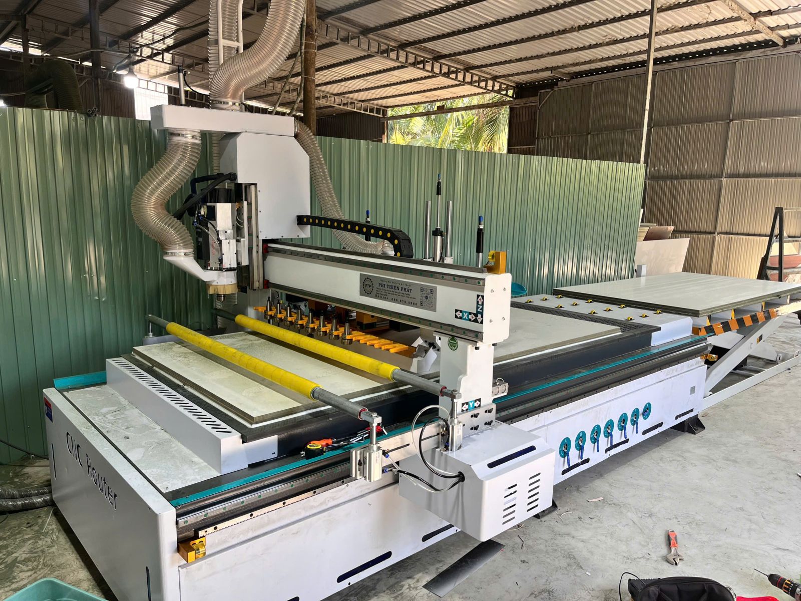 Giao hàng máy CNC tại Cần Thơ