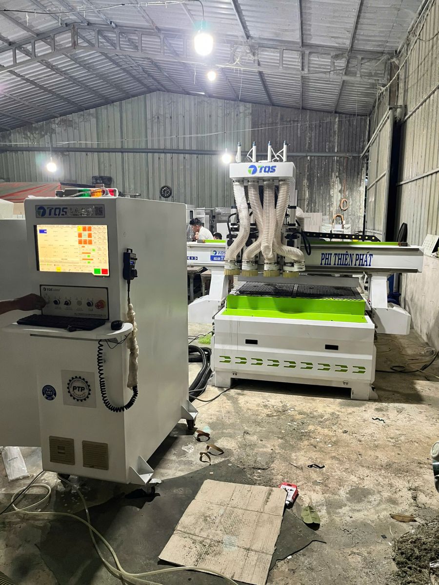 Máy CNC router 4 đầu