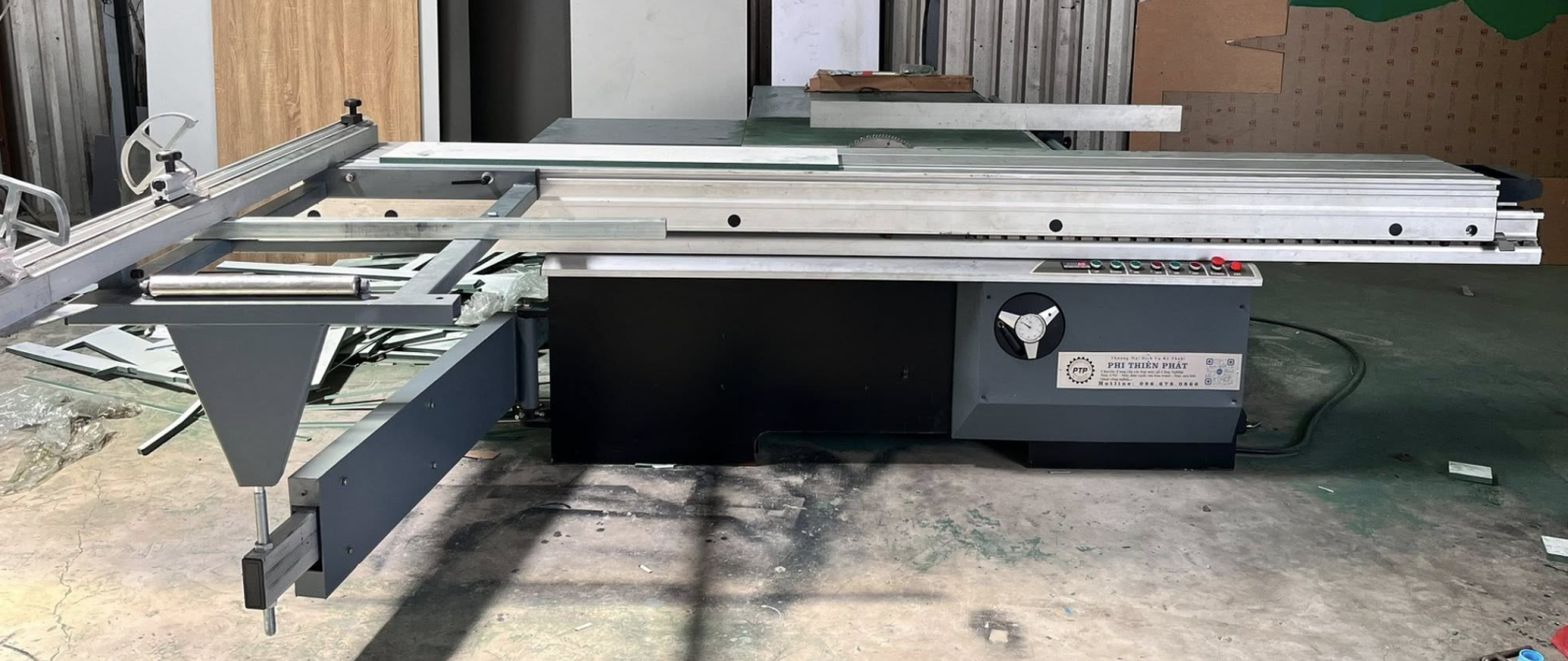 Máy cưa bàn trượt chất lượng cao