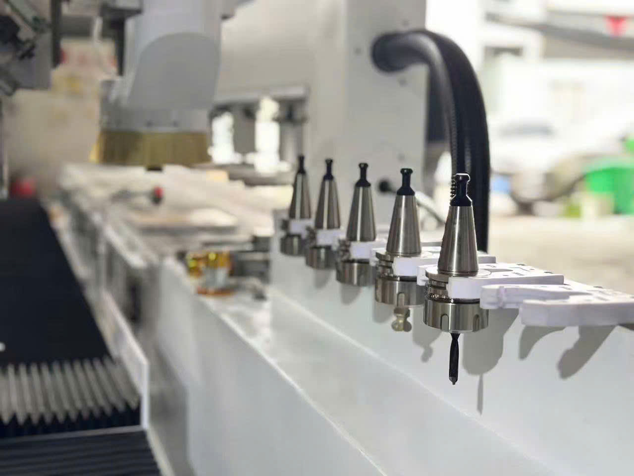 So sánh máy khoan laser 6 đầu và 12 đầu